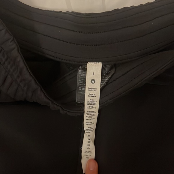 Softstream lululemon shorts. Size 8 - Picture 4 of 4
